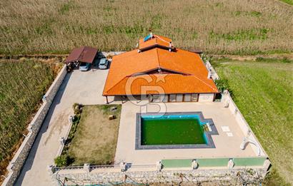 Seferihisar Düzce'de 7 Dönüm İçerisinde Satılık Çiftlik