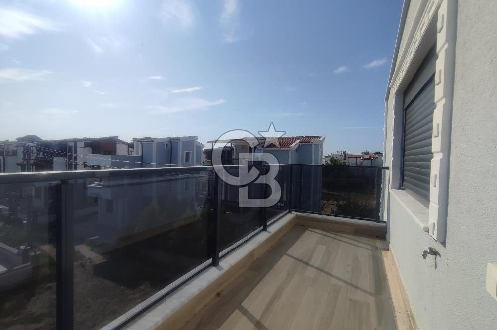 Ayvalık Altınova Sahilde Full Eşyalı Satılık 4+1 Villa 