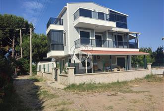 Ayvalık Altınova Sahilde Full Eşyalı Satılık 4+1 Villa 