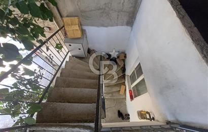 🏡 Balıkesir Edremit Kadıköy’ün Kalbinde 3 Katlı Bahçeli Köy Evi!