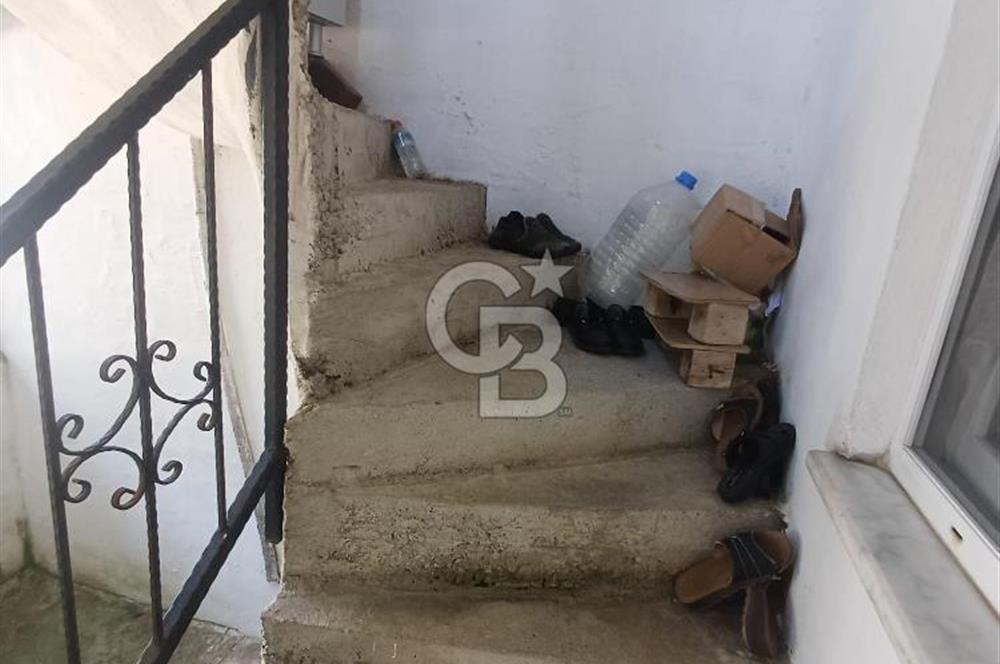 🏡 Balıkesir Edremit Kadıköy’ün Kalbinde 3 Katlı Bahçeli Köy Evi!