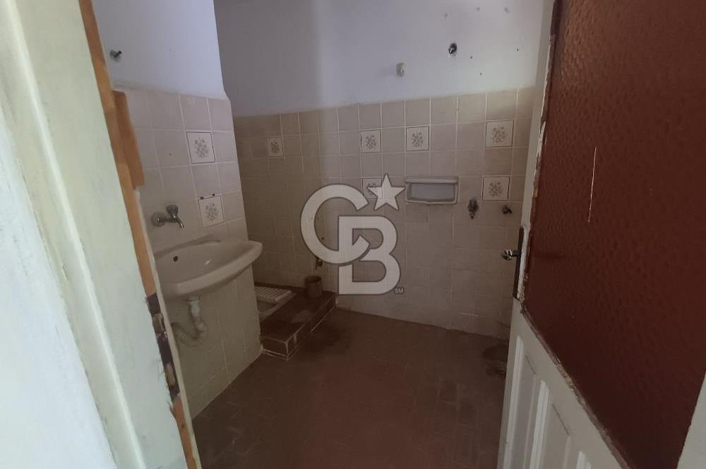 🏡 Balıkesir Edremit Kadıköy’ün Kalbinde 3 Katlı Bahçeli Köy Evi!