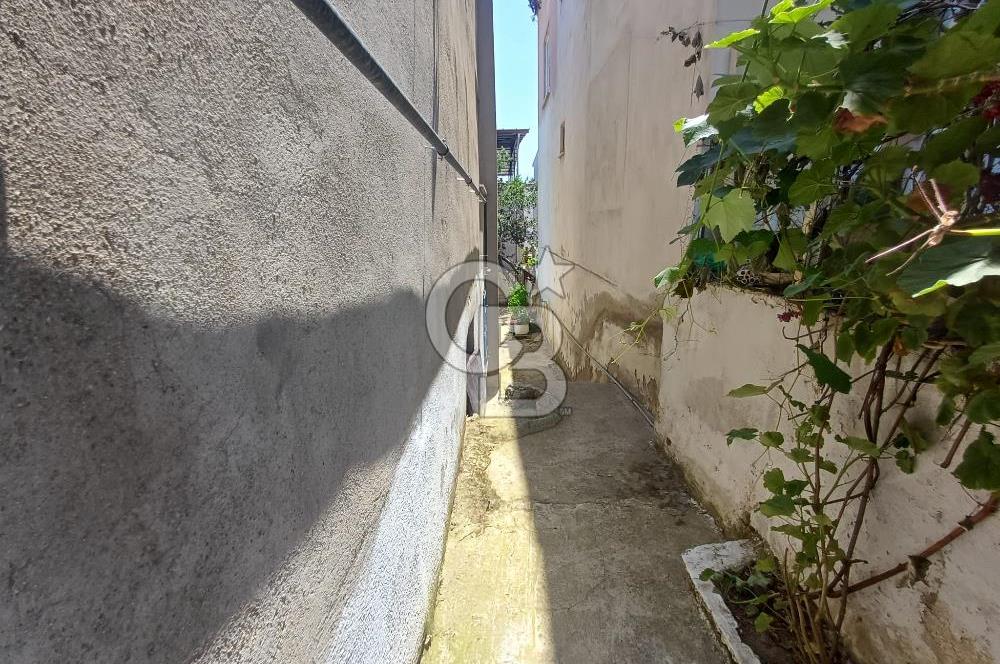 🏡 Balıkesir Edremit Kadıköy’ün Kalbinde 3 Katlı Bahçeli Köy Evi!