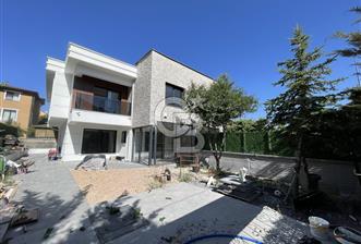 Yukarı Talas 3 katlı yola cephe sıfır villa 
