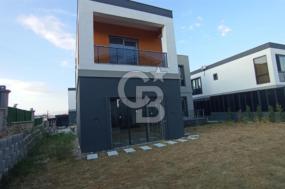 BAĞLICA'DA MERKEZİ KONUMDA SİTE İÇERİSİNDE 4+1 220 M2 VİLLA