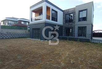 BAĞLICA'DA MERKEZİ KONUMDA SİTE İÇERİSİNDE 4+1 220 M2 VİLLA