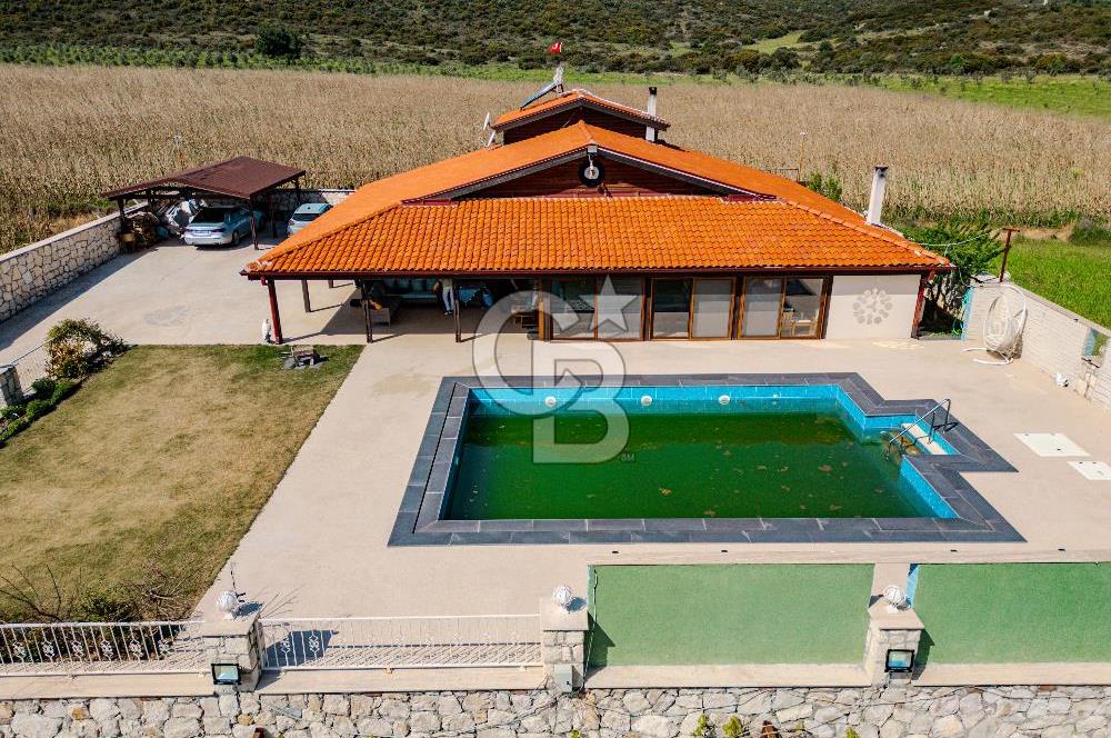 Seferihisar Düzce'de 7 Dönüm İçerisinde Satılık Çiftlik