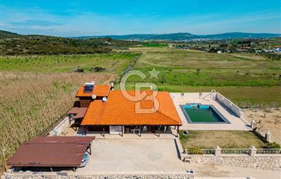 Seferihisar Düzce'de 7 Dönüm İçerisinde Satılık Çiftlik