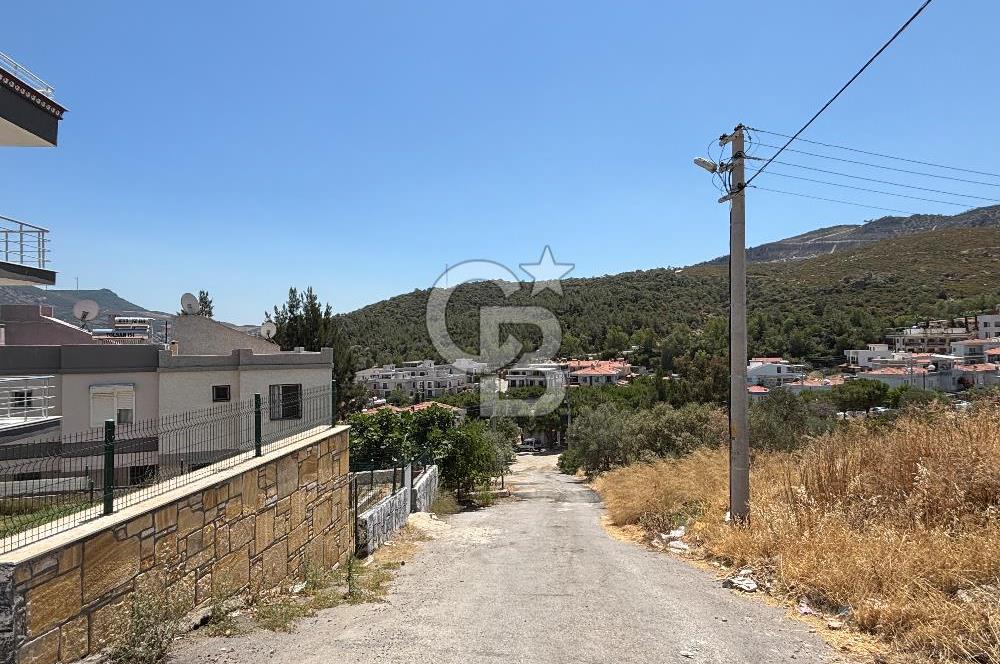 İZMİR YENİFOÇA'DA TRİPLEKS VİLLA