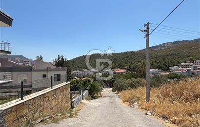 İZMİR YENİFOÇA'DA TRİPLEKS VİLLA