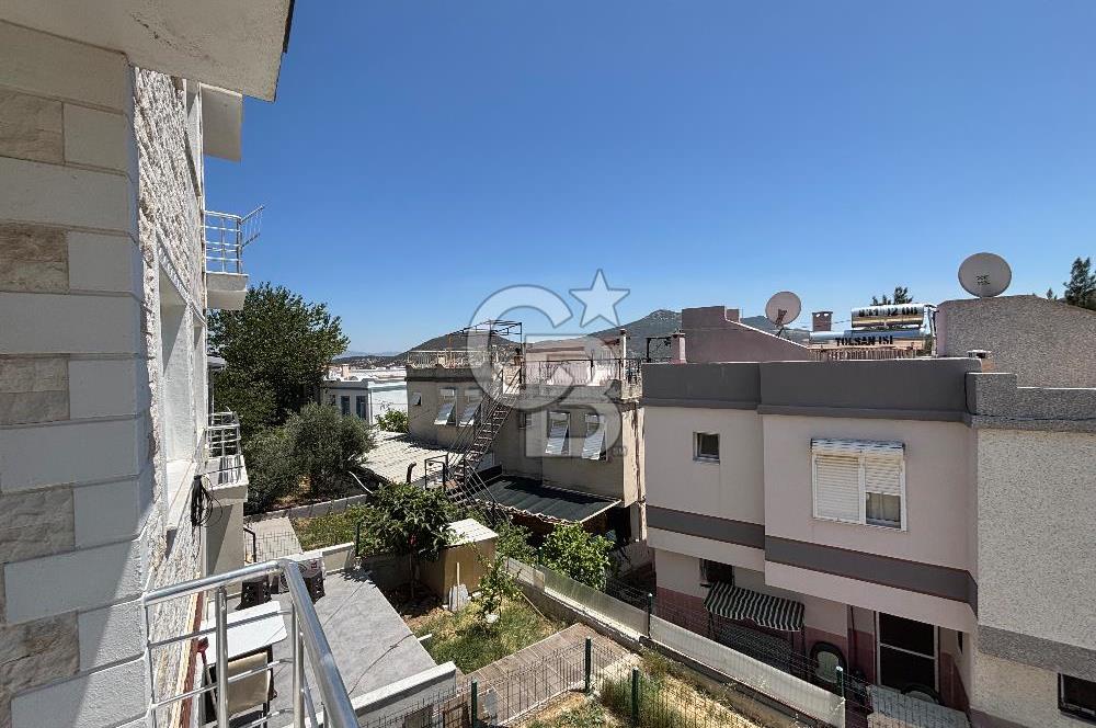 İZMİR YENİFOÇA'DA TRİPLEKS VİLLA