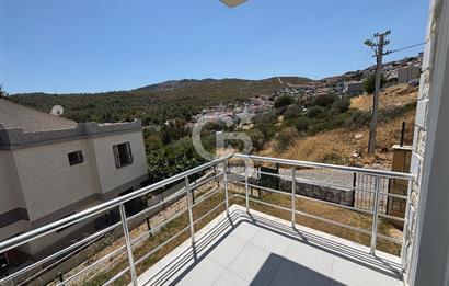 İZMİR YENİFOÇA'DA TRİPLEKS VİLLA