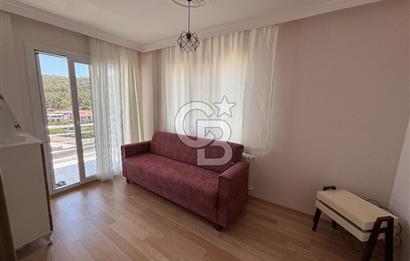 İZMİR YENİFOÇA'DA TRİPLEKS VİLLA