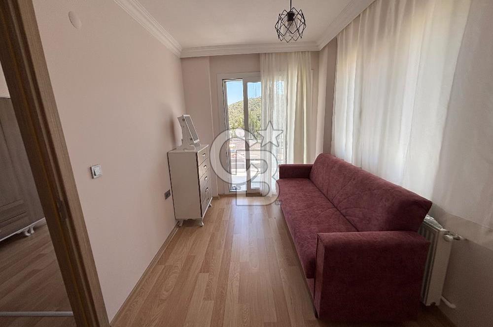 İZMİR YENİFOÇA'DA TRİPLEKS VİLLA