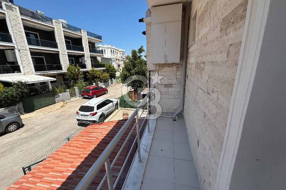 İZMİR YENİFOÇA'DA TRİPLEKS VİLLA