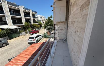 İZMİR YENİFOÇA'DA TRİPLEKS VİLLA