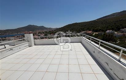 İZMİR YENİFOÇA'DA TRİPLEKS VİLLA