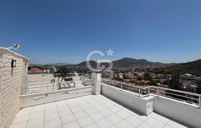 İZMİR YENİFOÇA'DA TRİPLEKS VİLLA