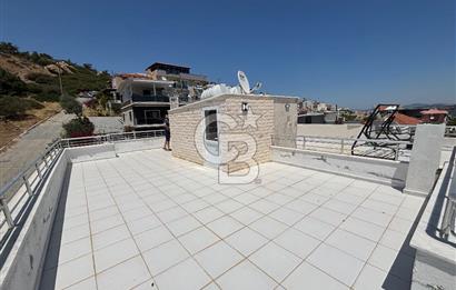 İZMİR YENİFOÇA'DA TRİPLEKS VİLLA