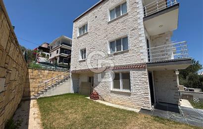 İZMİR YENİFOÇA'DA TRİPLEKS VİLLA