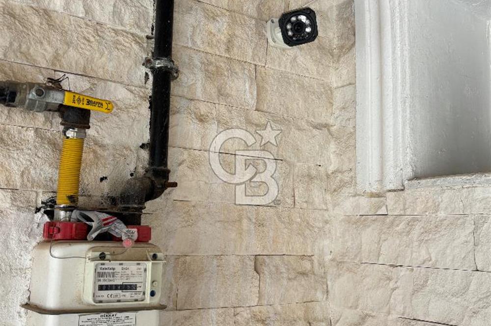 İZMİR YENİFOÇA'DA TRİPLEKS VİLLA