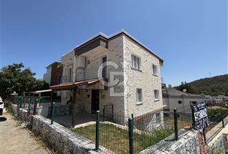 İZMİR YENİFOÇA'DA TRİPLEKS VİLLA
