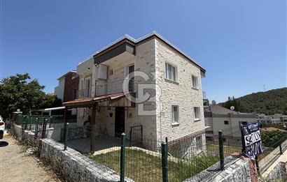 İZMİR YENİFOÇA'DA TRİPLEKS VİLLA