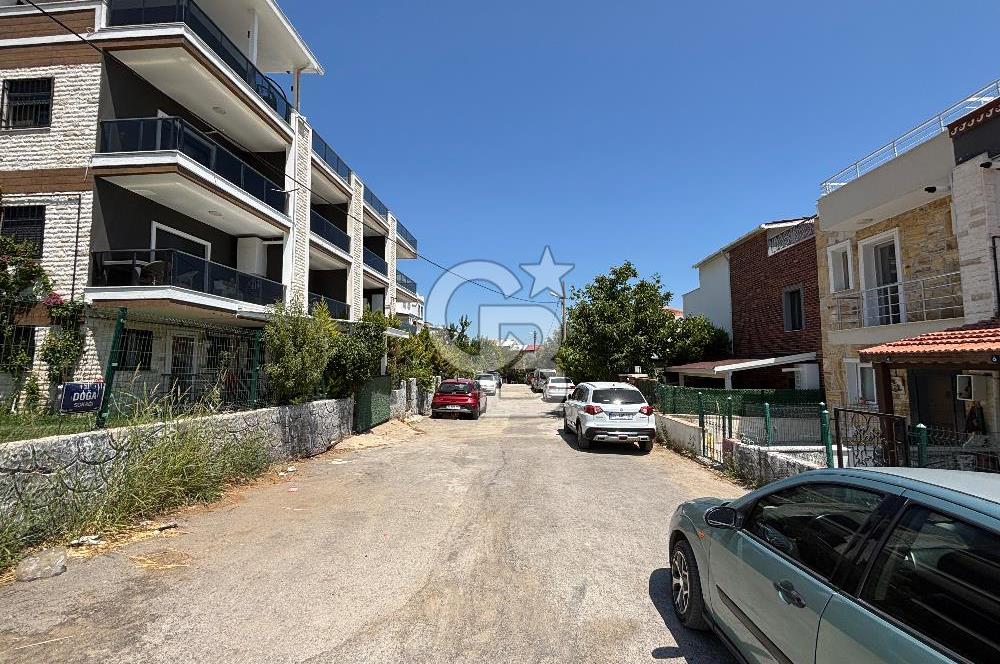 İZMİR YENİFOÇA'DA TRİPLEKS VİLLA