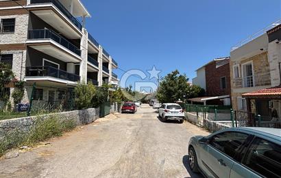 İZMİR YENİFOÇA'DA TRİPLEKS VİLLA