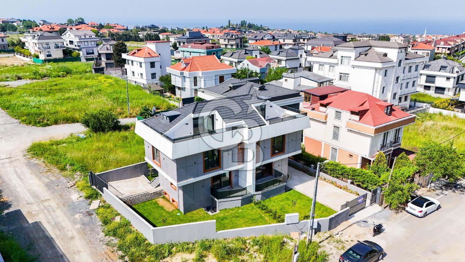 BEYLİKDÜZÜ GÜRPINARDA SATILIK IKIZ VILLA