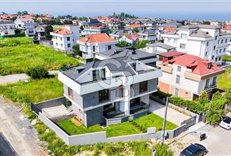 BEYLİKDÜZÜ GÜRPINARDA SATILIK IKIZ VILLA