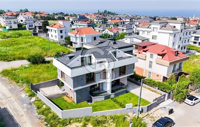 BEYLİKDÜZÜ GÜRPINARDA SATILIK IKIZ VILLA