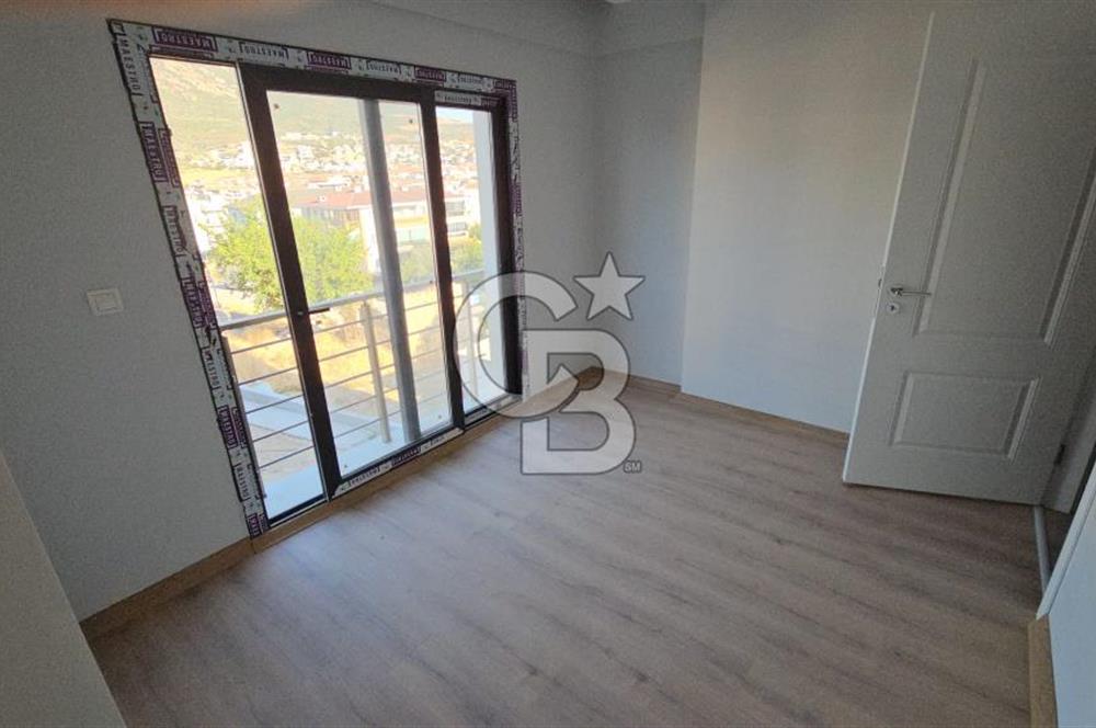 YENİ FOÇA DA SATILIK HAVUZLU SİTEDE 1+1 SATILIK DAİRE