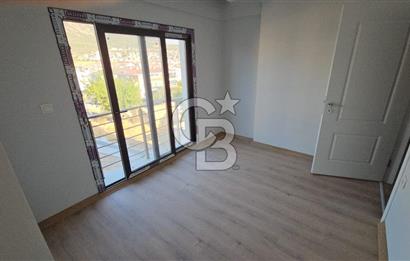 YENİ FOÇA DA SATILIK HAVUZLU SİTEDE 1+1 SATILIK DAİRE