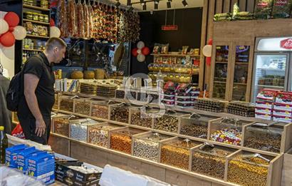 CB SE7EN'DAN DEMİR COUNTRY SİTESİNDE 3 KATLI KURUYEMİŞCİ & CAFE