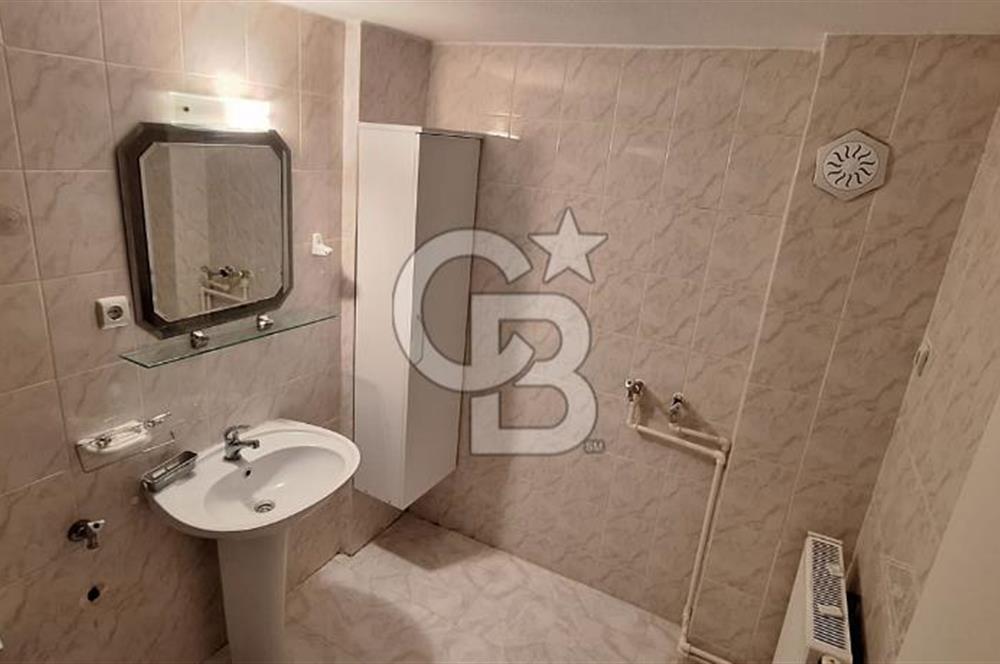 Narlıdere Ilıca Mahallesinde Geniş Tadilatlı Kiralık Daire