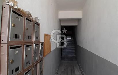 Lapseki Çardak'ta Cadde Üzeri Kısmi Eşyalı Geniş 2+1 Daire