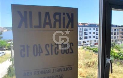 Lapseki Çardak'ta Cadde Üzeri Kısmi Eşyalı Geniş 2+1 Daire