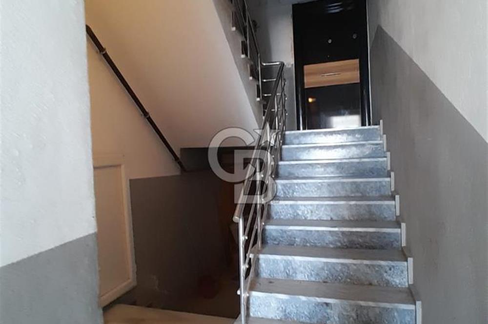 Lapseki Çardak'ta Cadde Üzeri Kısmi Eşyalı Geniş 2+1 Daire