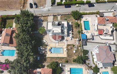 Karşıyaka'da Denize 100m Mesafede Dağ ve Deniz Manzaralı Satılık Havuzlu Villa !!!