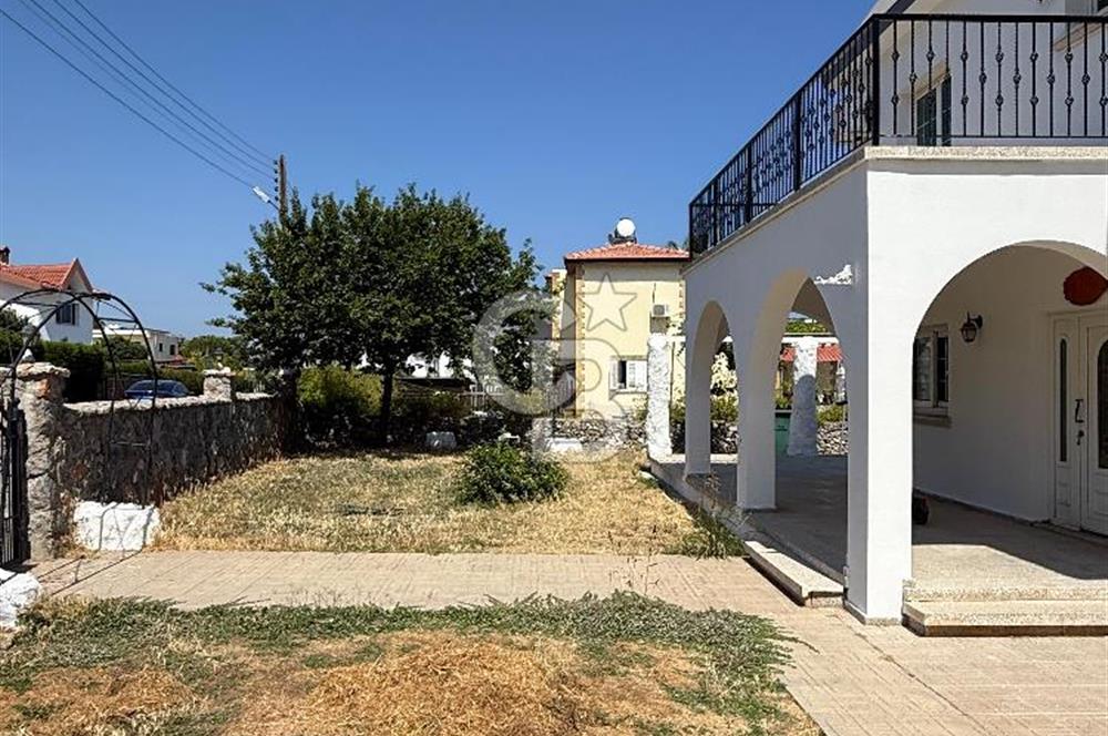 Karşıyaka'da Denize 100m Mesafede Dağ ve Deniz Manzaralı Satılık Havuzlu Villa !!!
