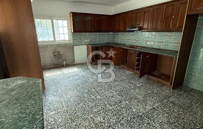 Karşıyaka'da Denize 100m Mesafede Dağ ve Deniz Manzaralı Satılık Havuzlu Villa !!!