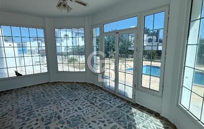 Karşıyaka'da Denize 100m Mesafede Dağ ve Deniz Manzaralı Satılık Havuzlu Villa !!!