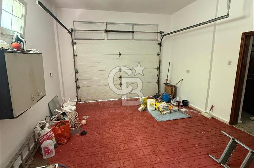 Karşıyaka'da Denize 100m Mesafede Dağ ve Deniz Manzaralı Satılık Havuzlu Villa !!!
