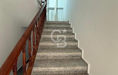 Karşıyaka'da Denize 100m Mesafede Dağ ve Deniz Manzaralı Satılık Havuzlu Villa !!!