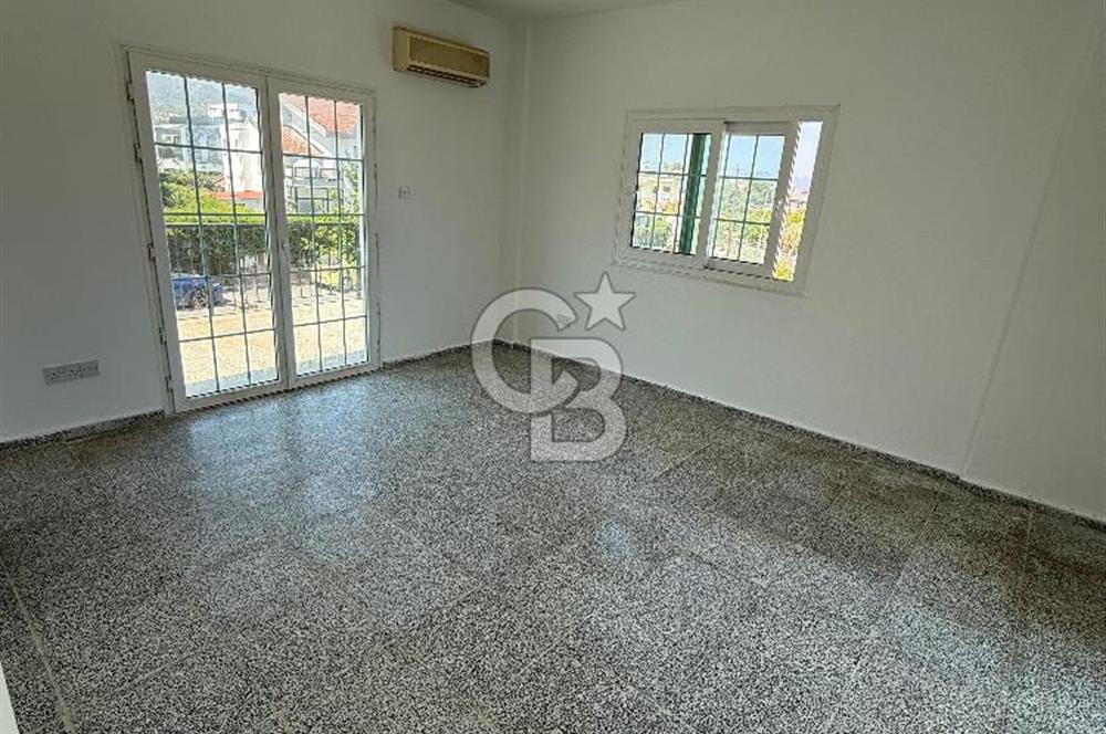 Karşıyaka'da Denize 100m Mesafede Dağ ve Deniz Manzaralı Satılık Havuzlu Villa !!!