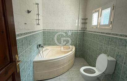 Karşıyaka'da Denize 100m Mesafede Dağ ve Deniz Manzaralı Satılık Havuzlu Villa !!!
