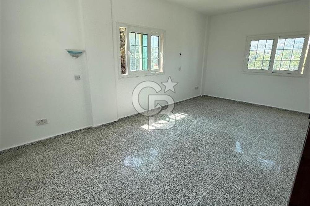 Karşıyaka'da Denize 100m Mesafede Dağ ve Deniz Manzaralı Satılık Havuzlu Villa !!!