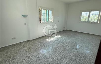 Karşıyaka'da Denize 100m Mesafede Dağ ve Deniz Manzaralı Satılık Havuzlu Villa !!!