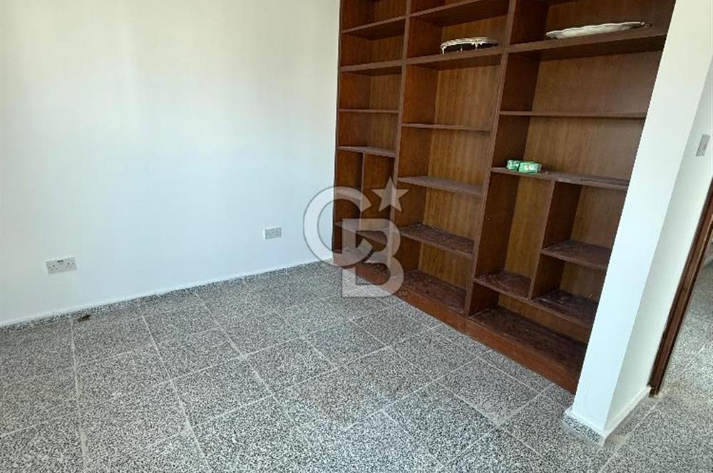 Karşıyaka'da Denize 100m Mesafede Dağ ve Deniz Manzaralı Satılık Havuzlu Villa !!!